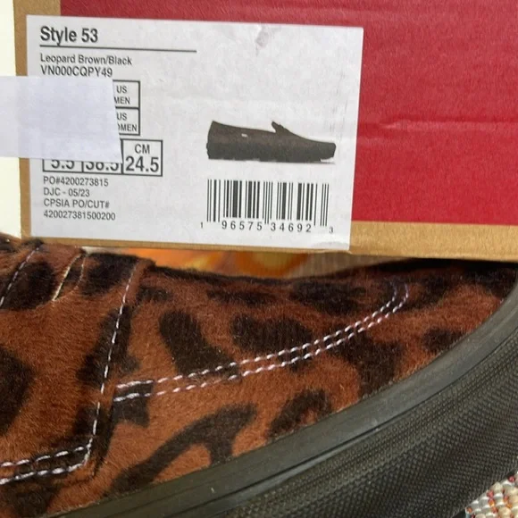 Van’s WMNS Style 53
Leopard Brown/Black
VN000CQPY49
Sneakers - Picture 16 of 16